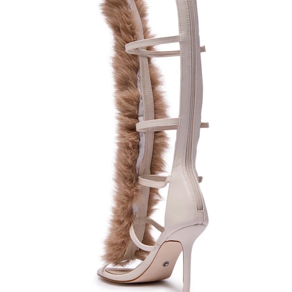 AZALEA WANG JUSTYCE IVORY FUR
GLADIATOR SANDAL 🤏🔥🔥🔥 - Picture 4 of 7